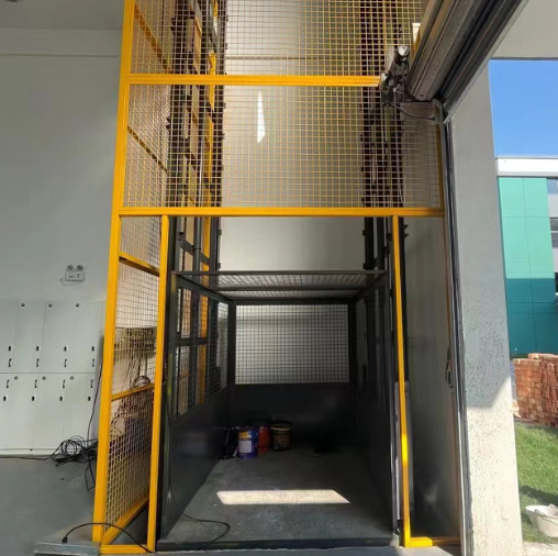 晋安导轨式升降机助力物流园破解运输难题